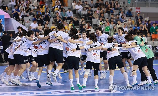 핸드볼 여자부 2년 연속 통합 우승 달성한 SK 슈가글라이더즈