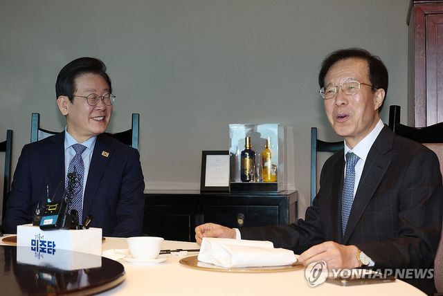 이재명 대표, 이석연 전 법제처장과 대화