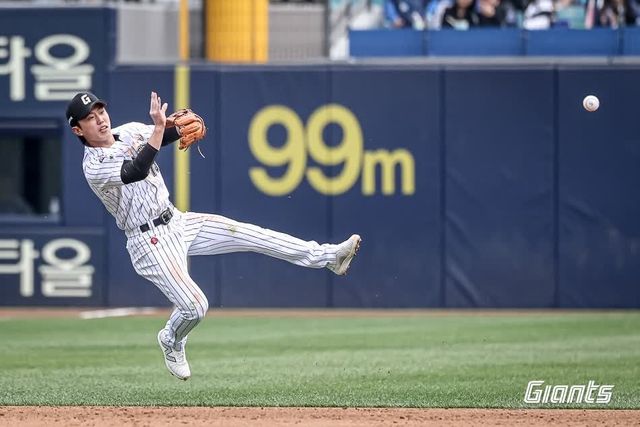 롯데 유격수 전민재
