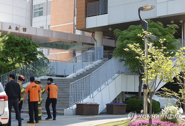 흉기 난동에 폐쇄된 청주의 한 고등학교