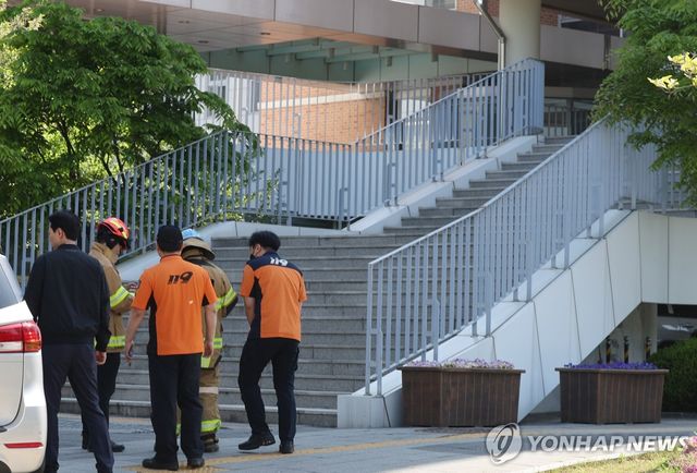 흉기 난동에 폐쇄된 청주의 한 고등학교