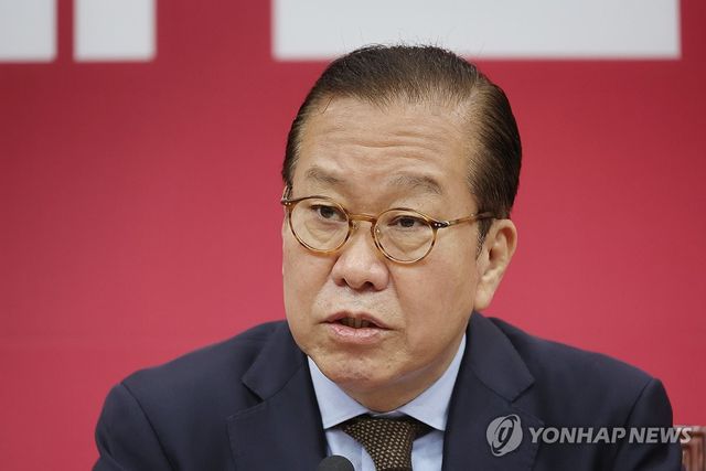 발언하는 권영세 비상대책위원장