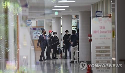 흉기 난동에 폐쇄된 청주의 한 고등학교