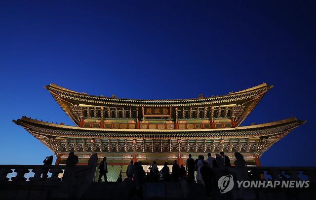 지난해 경복궁 야간 관람 모습 