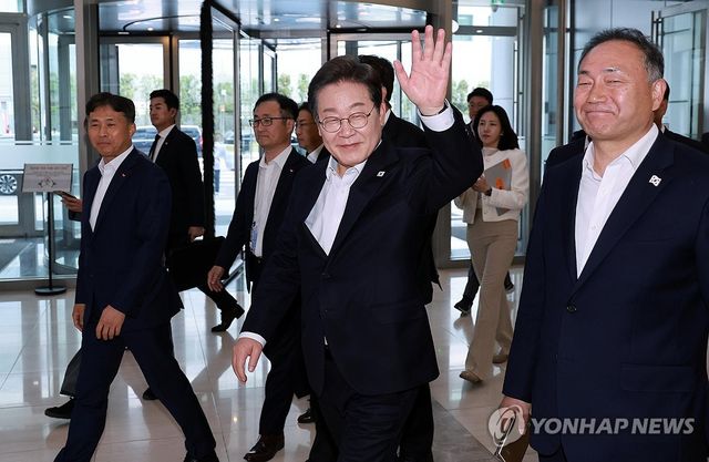 SK하이닉스 이천 공장 찾은 이재명 후보