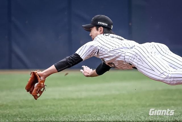 롯데 유격수 전민재