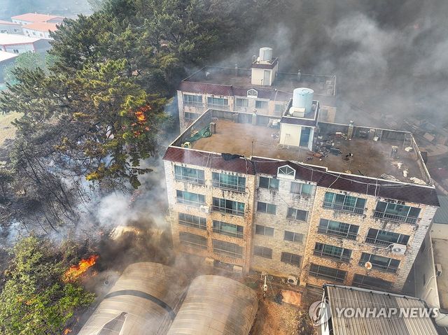 민가 다다른 산불