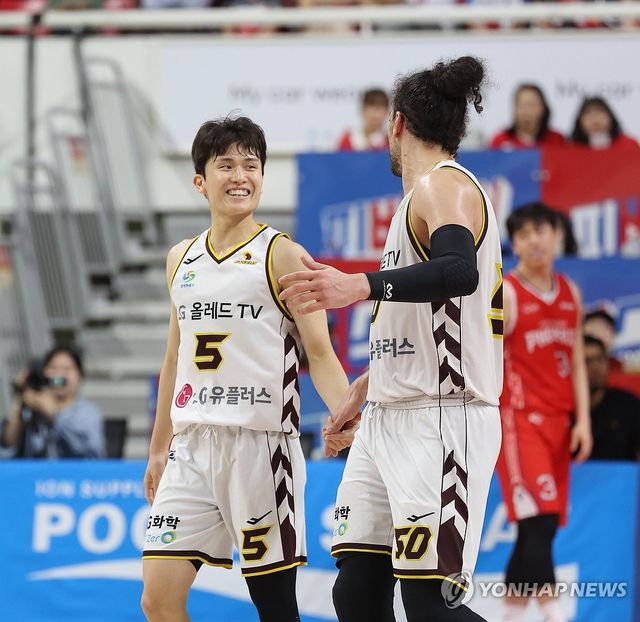 양준석 '득점 성공'