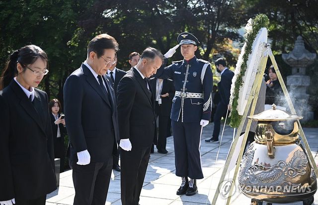 이재명 후보, 고 이승만 묘역 참배