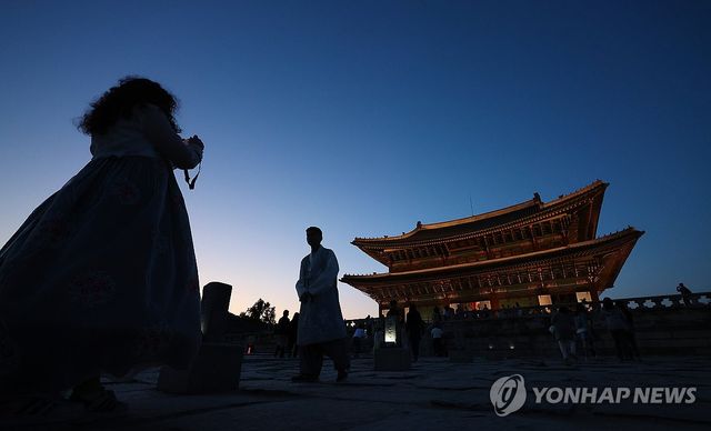 지난해 경복궁 야간 관람 모습 