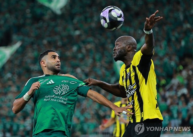 알아흘리의 마레즈(왼쪽)