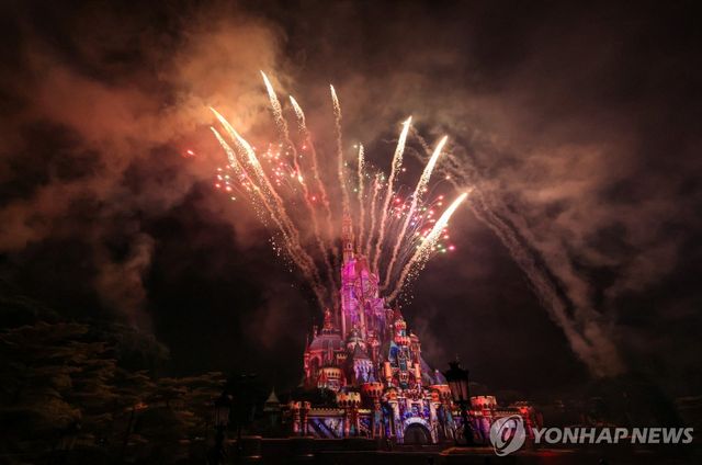 홍콩 디즈니랜드 불꽃놀이[사진/백승렬 기자]