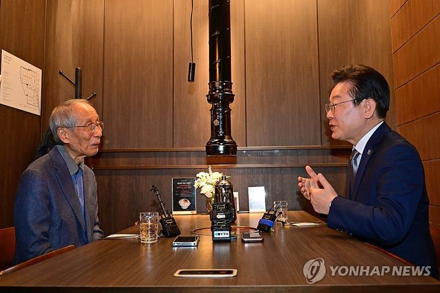 이재명, 윤여준 전 장관과 오찬회동