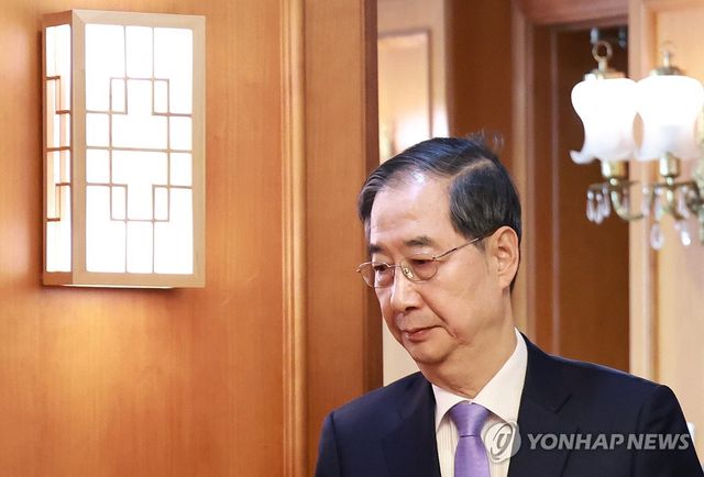 한덕수 권한대행, 재외공관장 신임장 수여식 참석