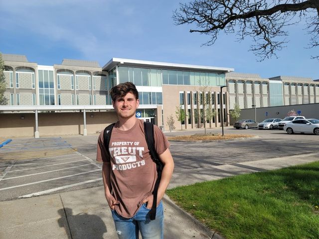 트럼프가 연설할 미시간주 대학교 앞에서 만난 대학생