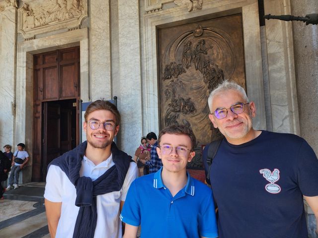 프랑스 참배객 니콜라와 앙투안