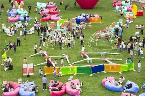 책읽는 서울광장에 조성된 어린이 놀이 공간