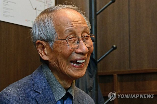 이재명, 윤여준 전 장관과 오찬회동