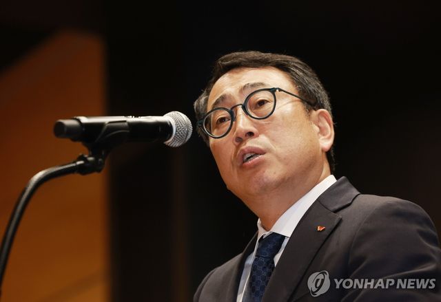 해킹 사고 관련 발언하는 유영상 대표이사