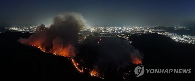 대구 도심 코앞에서 타오르는 산불