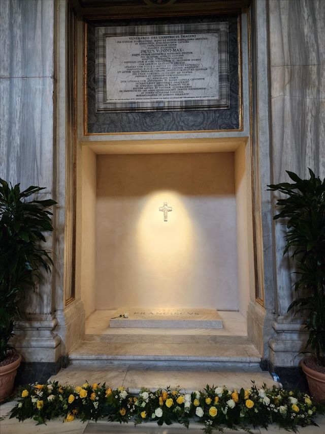 프란치스코 교황의 무덤