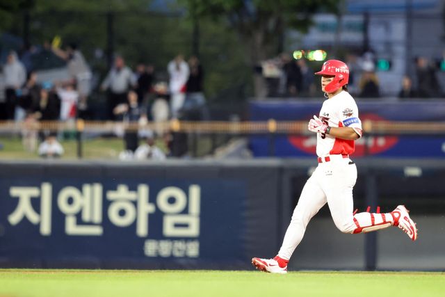 29일 NC 전에서 2루타를 치고 2루에 들어가는 KIA 김도영