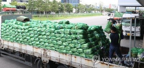 트럭에 실려 운송되는 배추. [연합뉴스 자료사진]