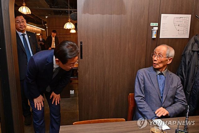 이재명, 윤여준 전 장관과 오찬회동