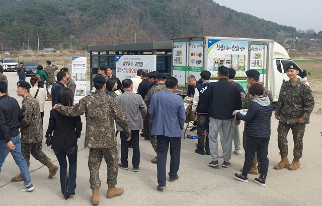 철원군, 신병입소식에서 오대쌀 증정 행사