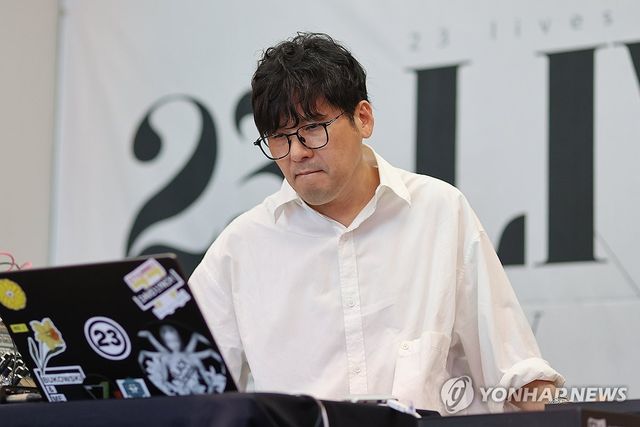 오징어게임 '핑크솔져스' 소개하는 김성수 음악감독