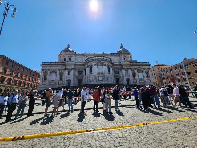 산타 마리아 마조레 대성전 뒤편까지 늘어선 줄