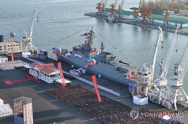 북한, 5천t급 신형구축함 '최현호' 진수식