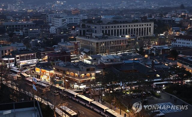 긴장감 도는 헌법재판소 앞