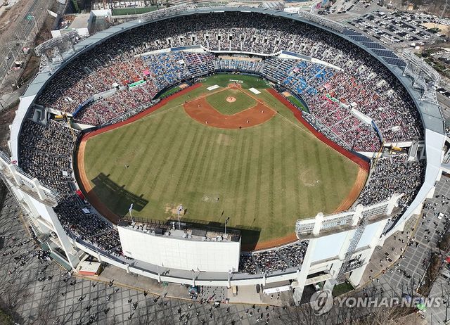 잠실야구장 꽉 찬 관중들