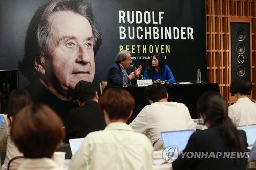 베토벤 스페셜리스트인 피아니스트 루돌프 부흐빈더