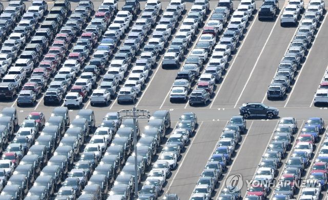 수출 기다리는 자동차