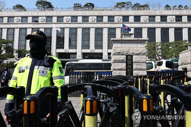 헌재, 탄핵선고 하루 앞두고 경계강화