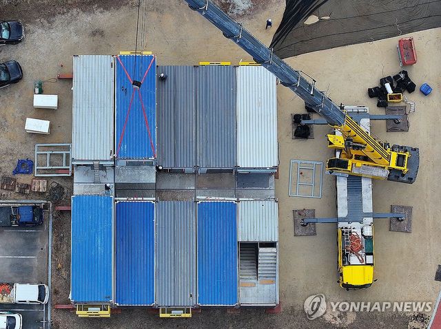 산불 이재민 긴급주거시설 '모듈러주택' 설치 한창