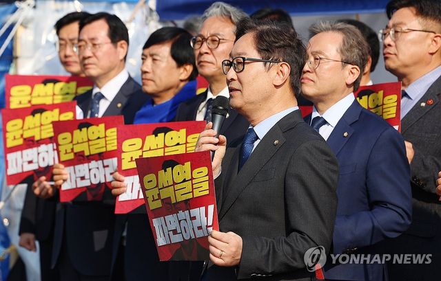 윤석열 대통령 파면 촉구 기자회견, 발언하는 박범계 의원