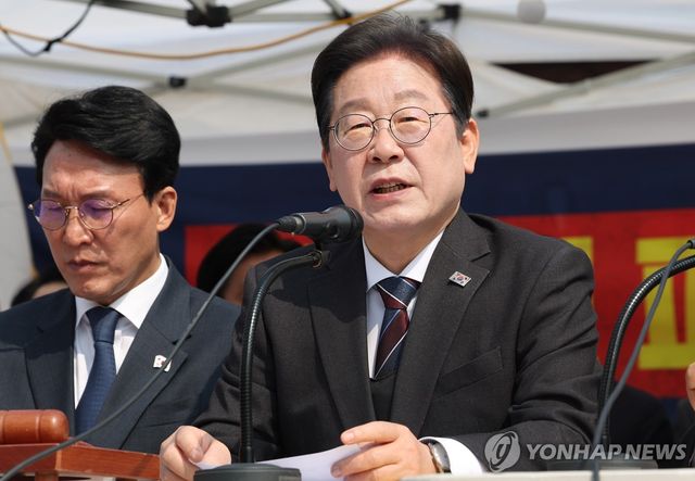 발언하는 이재명 대표