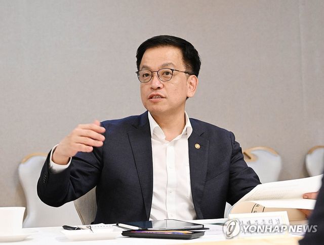 최상목 부총리, 민·관 연구기관장 간담회 주재