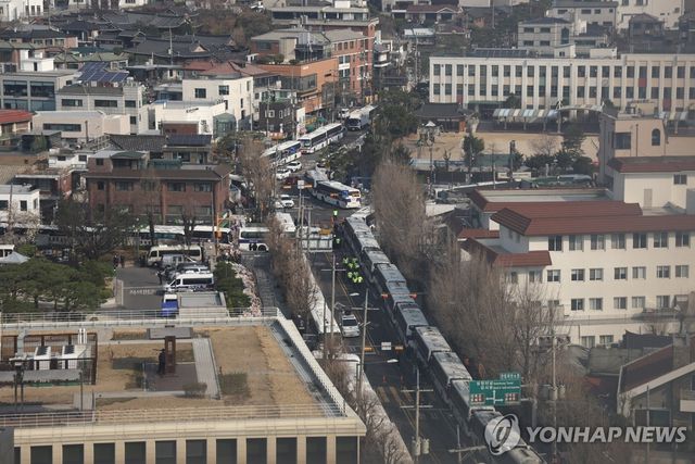 경찰, 헌재 인근 '진공상태화' 착수