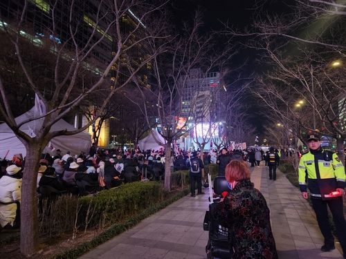 광화문 동화면세점 앞 자유통일당 등의 철야 농성