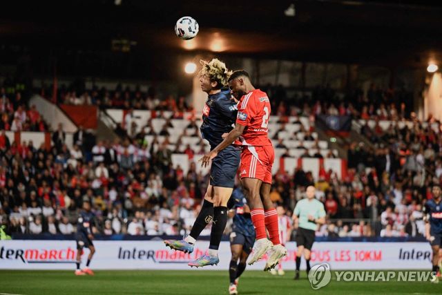 랭스와 칸의 경기 장면.