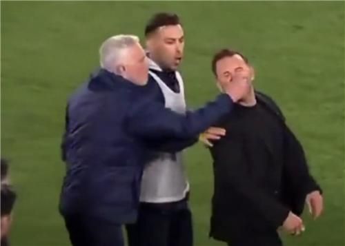 코 꼬집는 모리뉴 감독