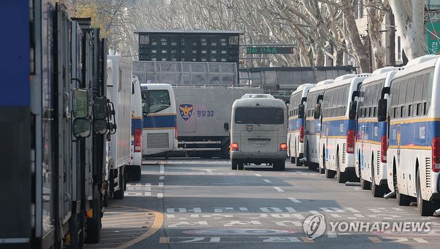 윤 대통령 탄핵선고 D-1, 헌재 앞 '진공상태'