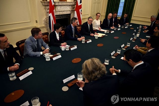 스타머 총리, 3일 영국 산업계 대표들과 간담회