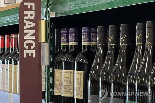 미국의 한 와인 매장 진열대에 놓인 프랑스 와인들 