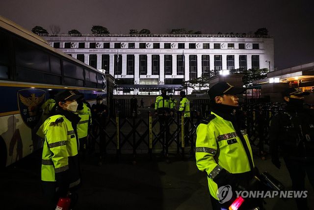 경계 강화하는 헌재