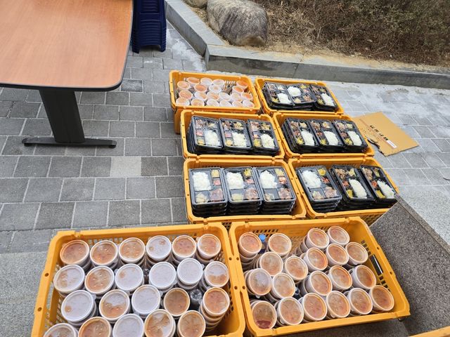 이재민과 진화대원 위해 준비한 도시락